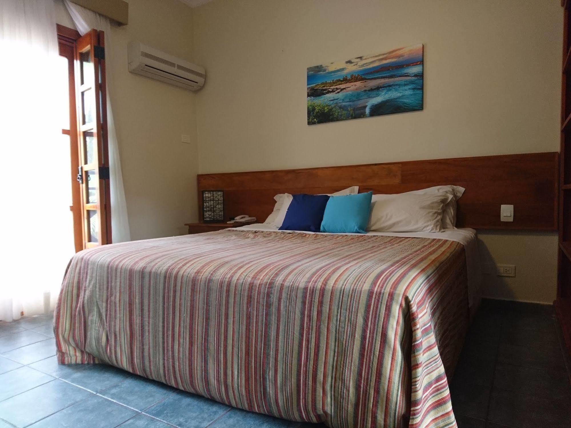 Galapagos Aparthotel Ilhabela Exterior photo